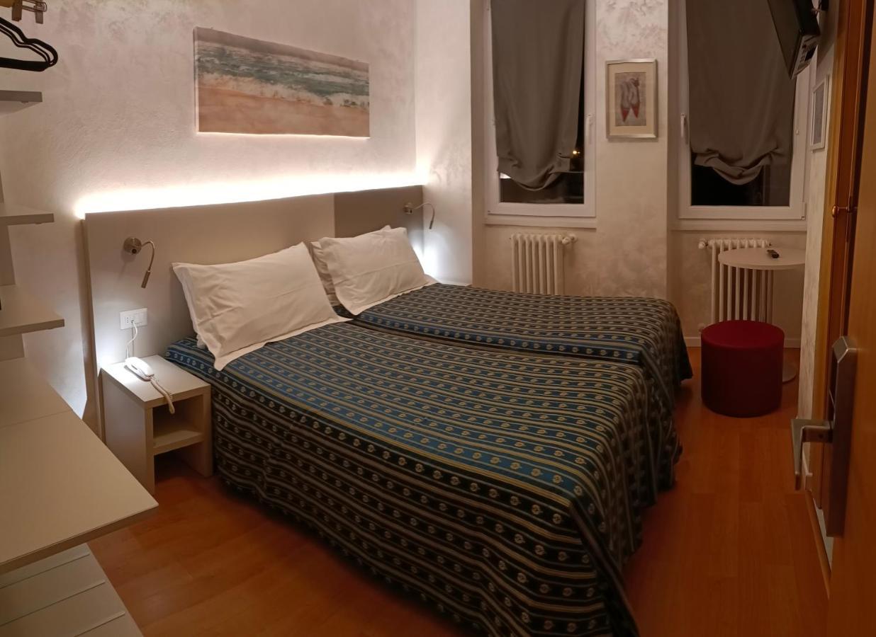 Hotel Angelini Torbole Sul Garda Eksteriør bilde