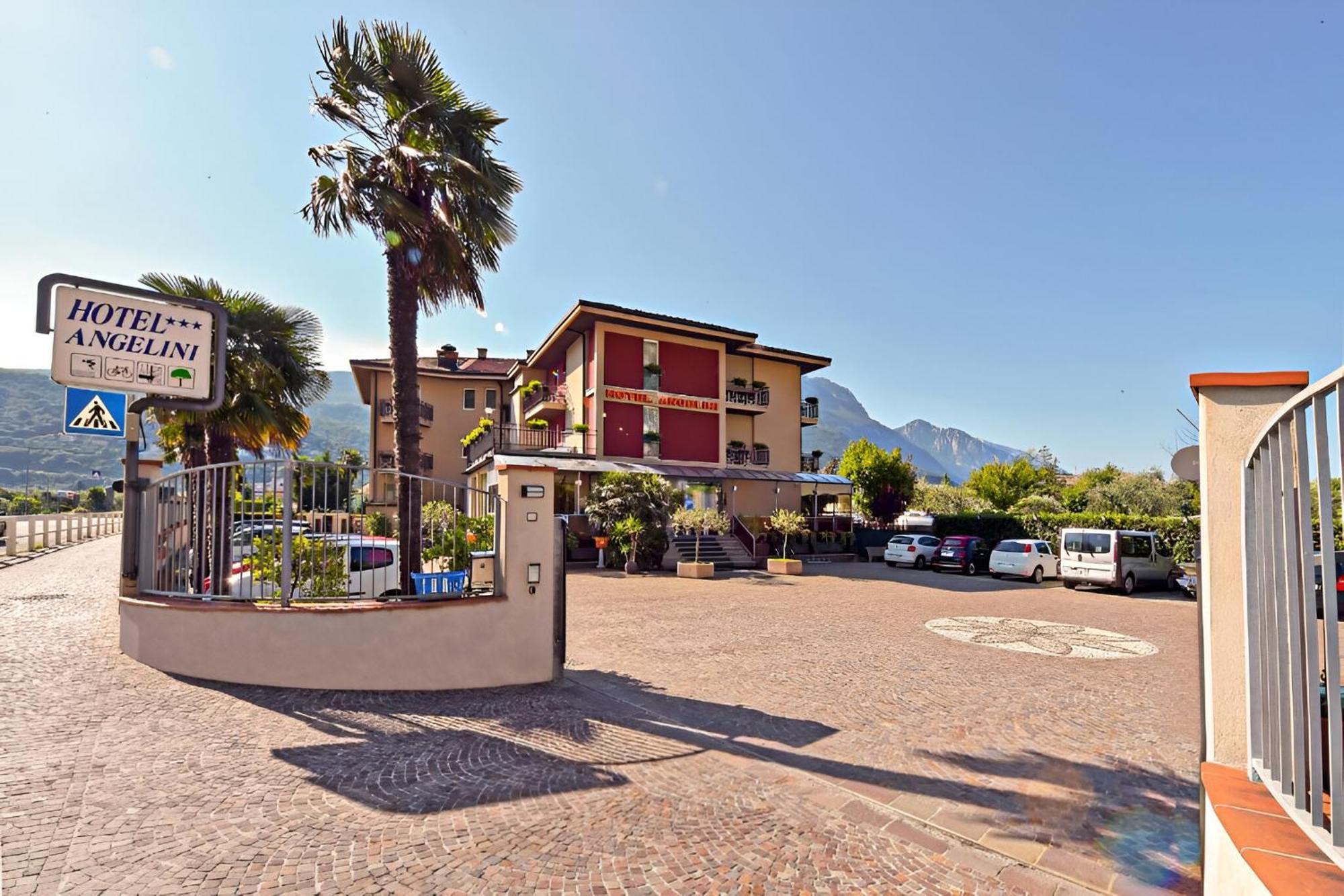 Hotel Angelini Torbole Sul Garda Eksteriør bilde
