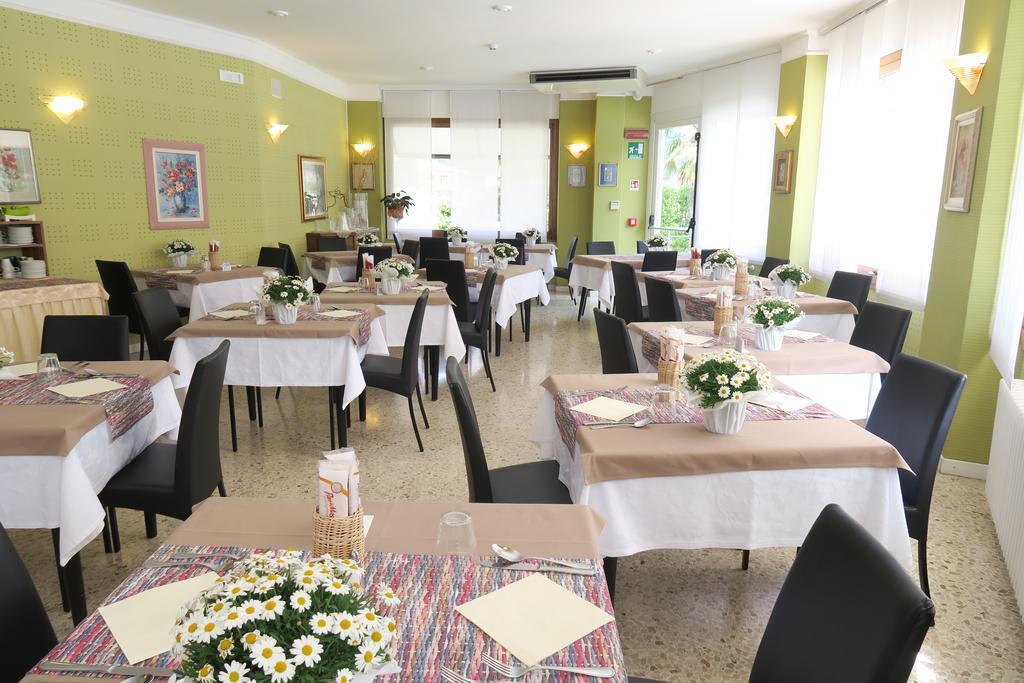 Hotel Angelini Torbole Sul Garda Eksteriør bilde