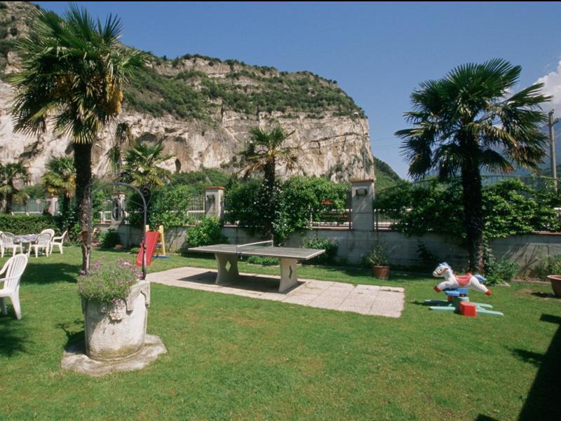 Hotel Angelini Torbole Sul Garda Eksteriør bilde